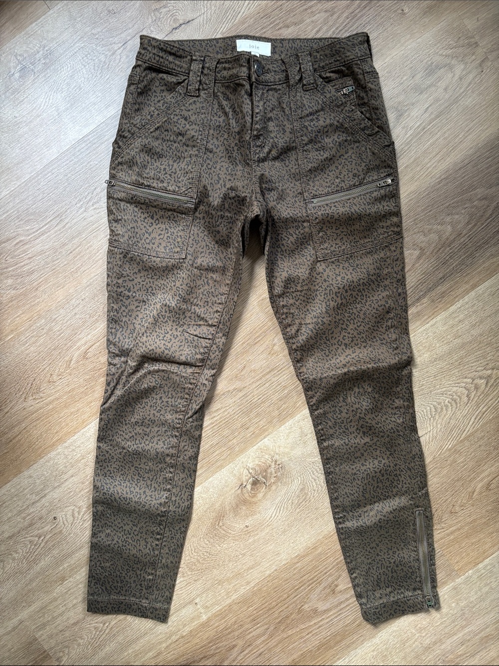 Joie Army Green and Black Leopard-Print Zip Cargo Pants Ankle length